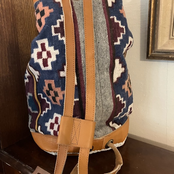 Hand made vintage one of a kind Ecuador Kilim style carpet bag - Picture 6 of 16